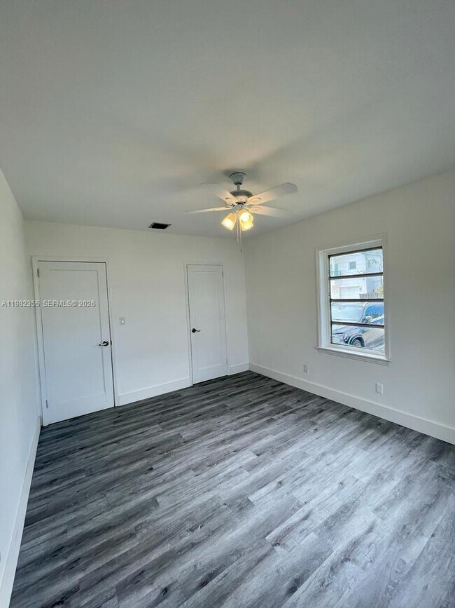 Foto del edificio - 820 SE 12th St