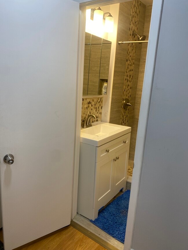 Foto del edificio - 2523 Sidney Ave