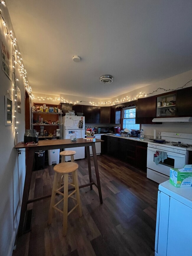 Kitchen - 809 S Park Ave