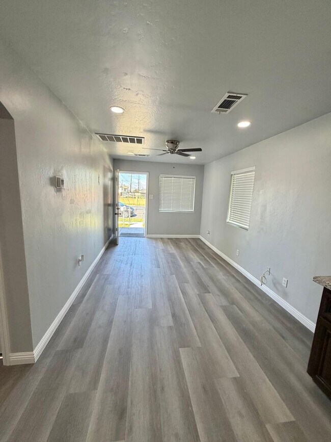 Foto del edificio - renovated and charming single family home in Delano - COMING SOON!