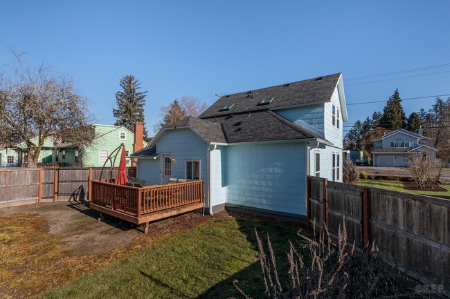 Building Photo - 169 N Vernonia Rd