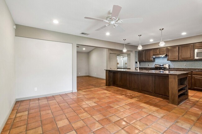 Foto del edificio - 13205 Kit Ln