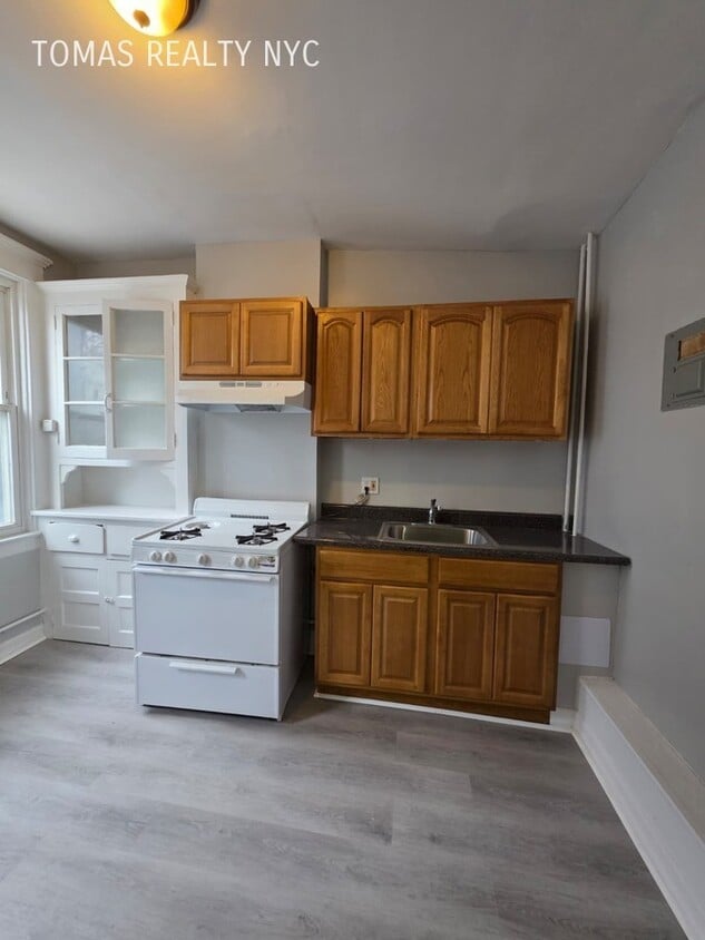 Photo - 18 Seymour St-2R