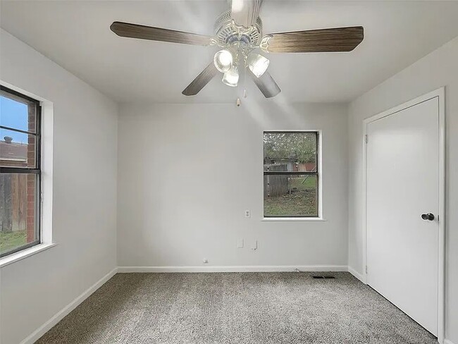 Foto del edificio - 4702 Dee Ct