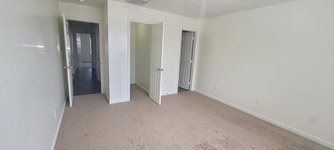 Foto del edificio - 2562 Danielle Ln