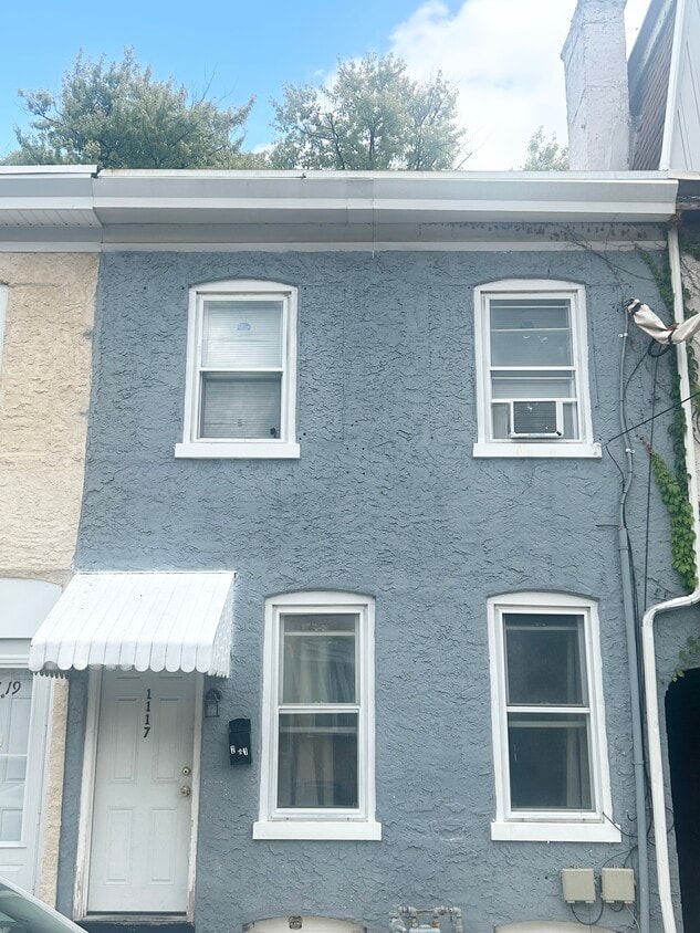 Primary Photo - 1117 Upland St