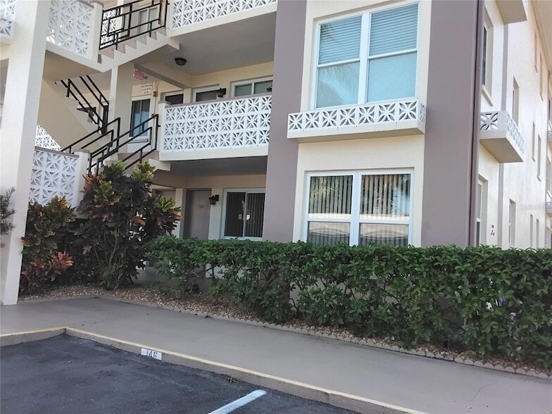 Foto principal - 1235 S Highland Ave