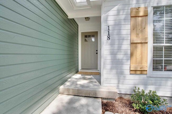 Building Photo - 118 River Oaks Dr