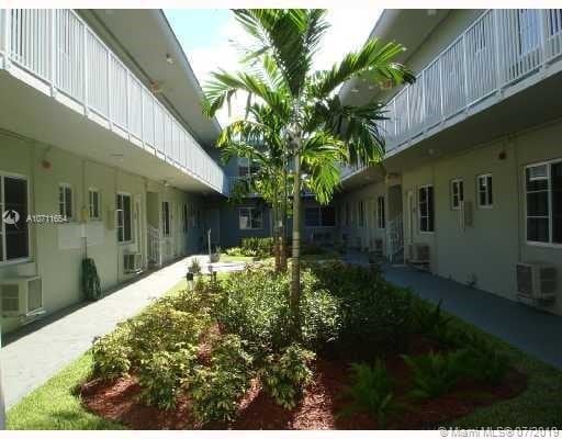 Primary Photo - 6930 Rue Versailles Dr
