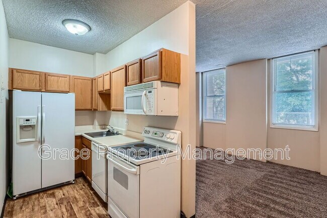 Foto del edificio - 2225 E Buchtel Blvd