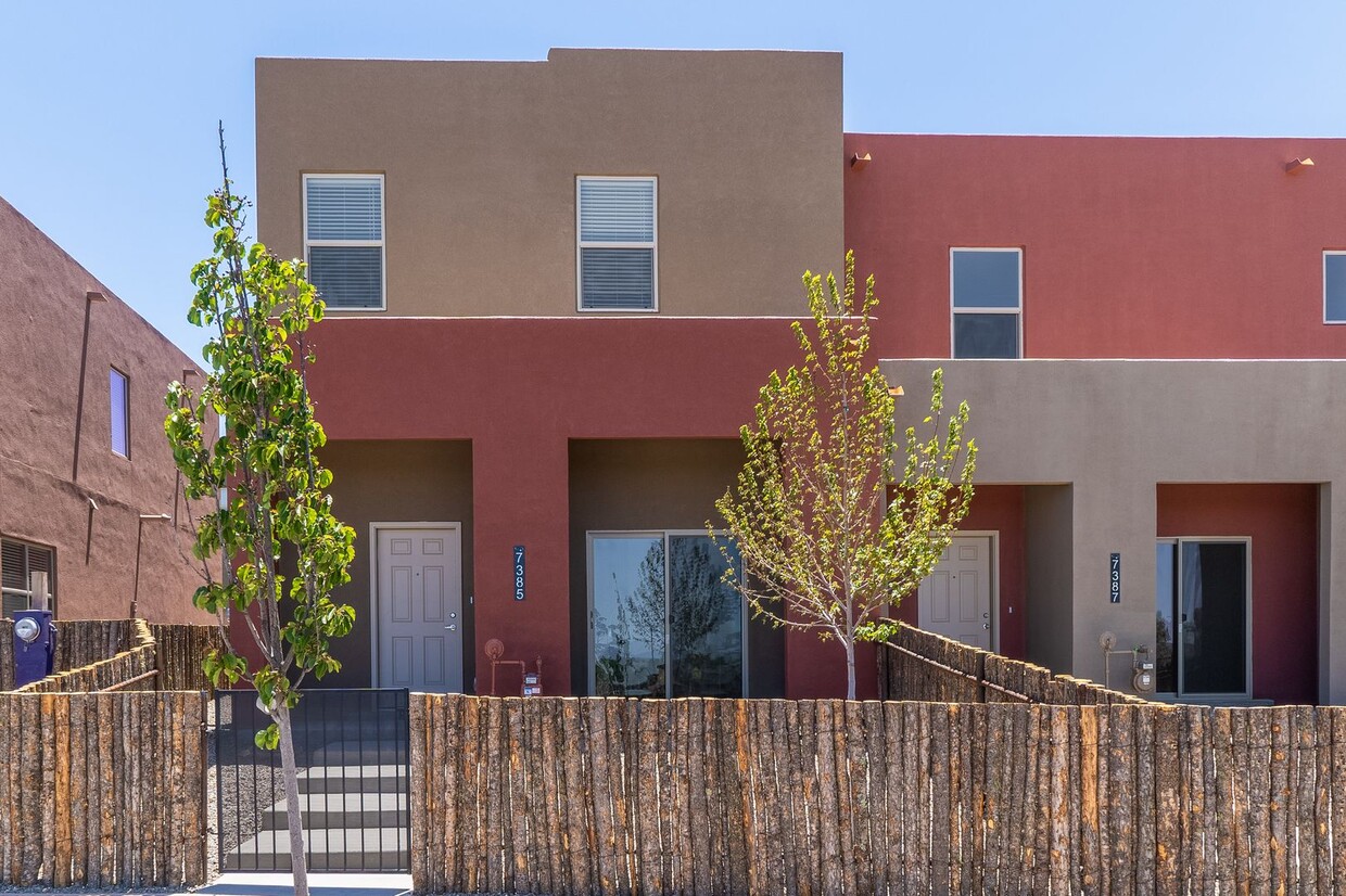Primary Photo - 3 Bedroom Santa Fe Townhouse