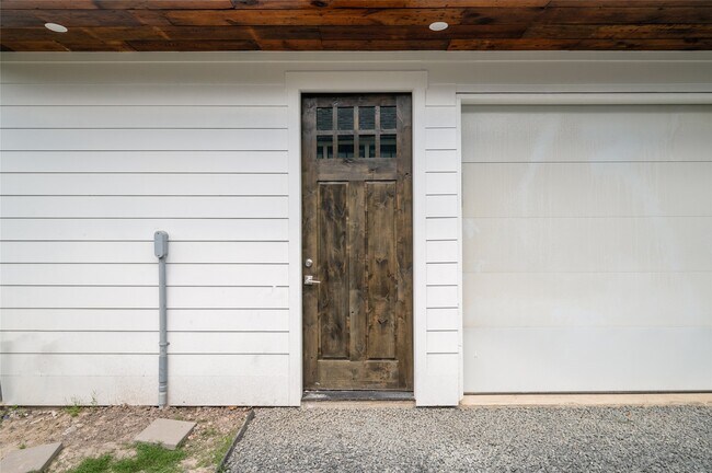 Foto del edificio - 323 E 24th St