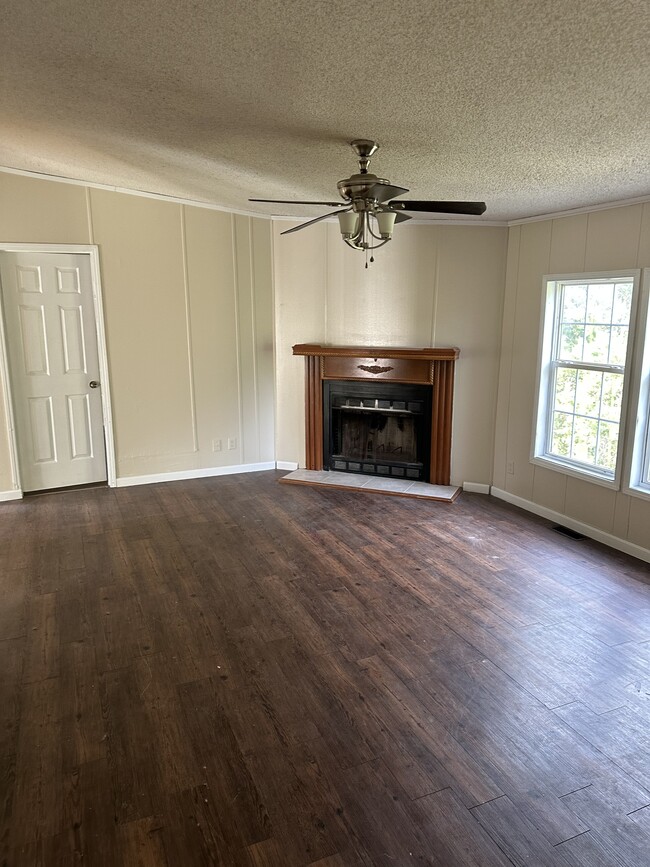 Building Photo - 13 Retama Dr