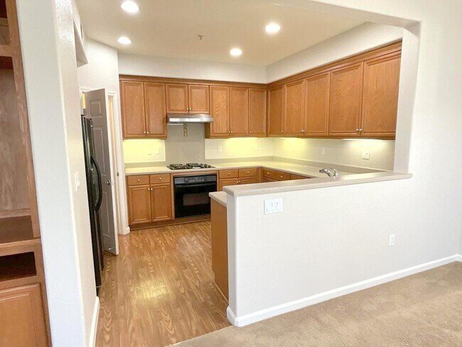 Foto del edificio - Month to month Rental ! Beautiful & Spacious End Unit Home in Shelbourne at Windemere! Top Rated ...
