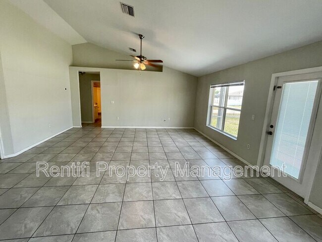 Building Photo - 1821 SW 22nd Ln