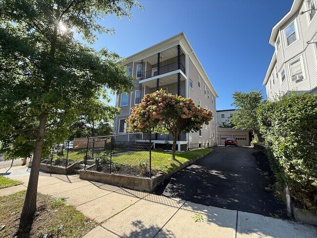 Foto del edificio - 32 Woodbine St