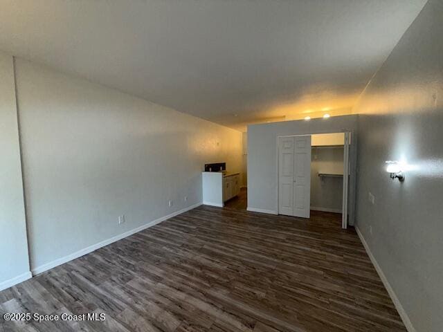 Building Photo - 2180 Country Club Dr