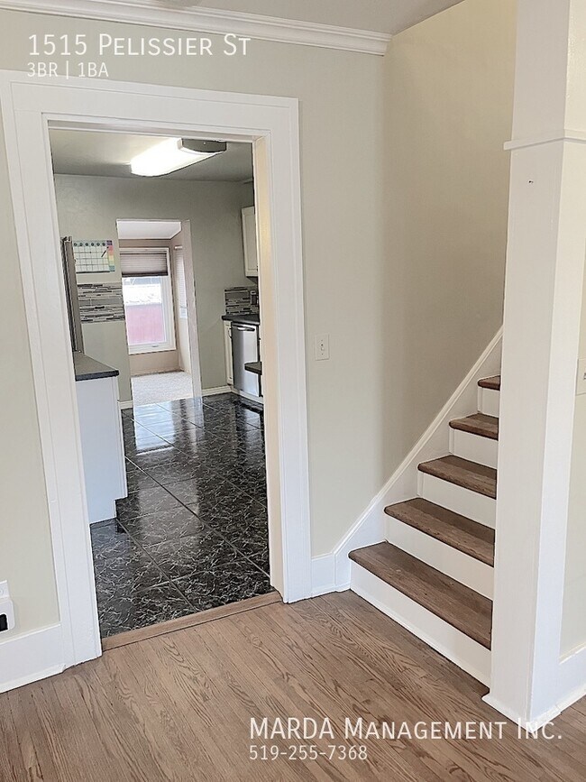 Photo du bâtiment - CHARMING 3 BED/1 BATH HOUSE DOWNTOWN WINDSOR + HYDRO, WATER & GAS!