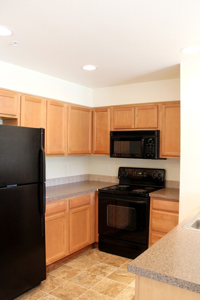 Building Photo - 422 NE Maiden Ln