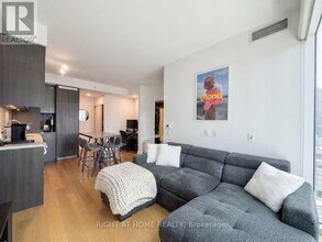 Building Photo - 115 Blue Jays Way