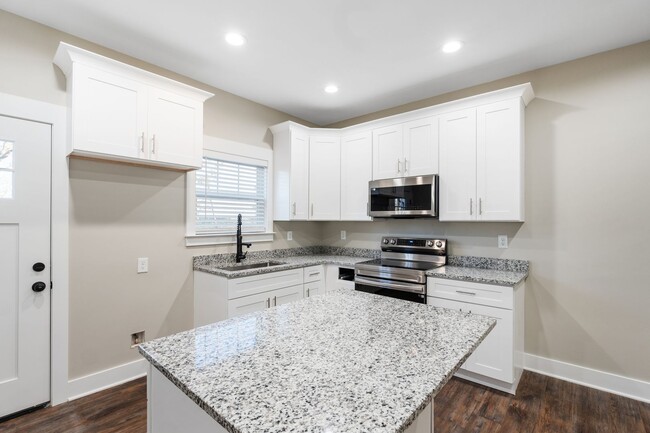 Foto del edificio - 3 bedroom BRAND NEW Townhome in Cleveland!