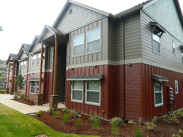 Foto principal - 101 NE Brookwood Pkwy