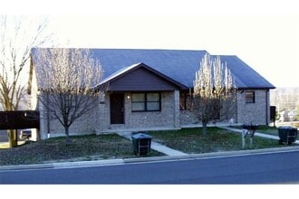 Building Photo - 1407-1409 Commercial Dr