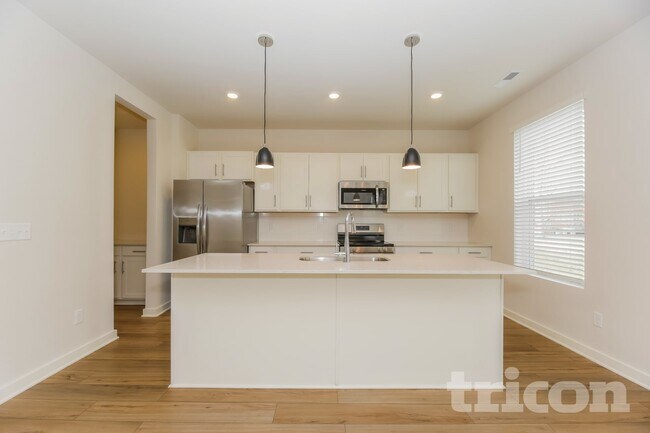 Building Photo - 6200 Calmus Ct
