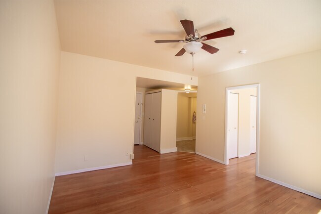 1HAB. - SALA DE ESTAR - Chesterbury Apartments