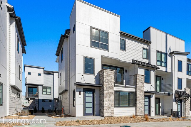 Building Photo - 4 br, 3.5 bath House - 2068 S Holly St #1