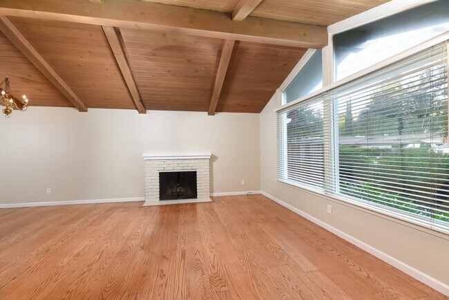 Foto del edificio - 2092-2094 Donald Dr