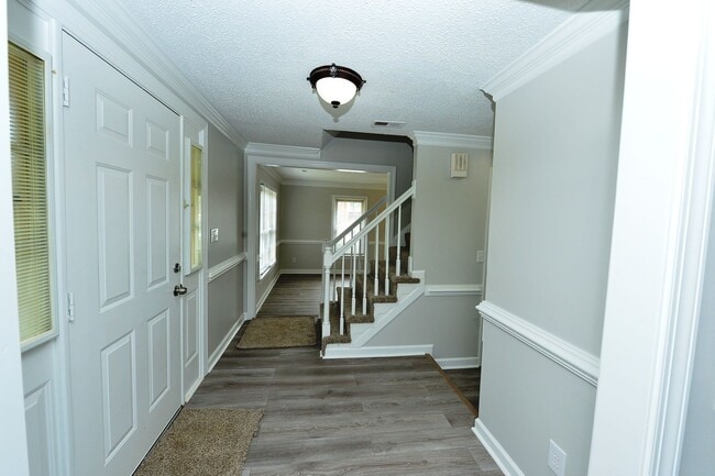 Building Photo - Close to Base, Beach and Downtown!