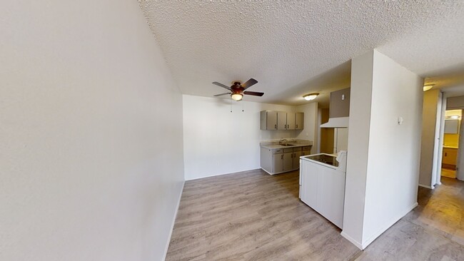 Photo du bâtiment - 9656 Hillcrest Dr