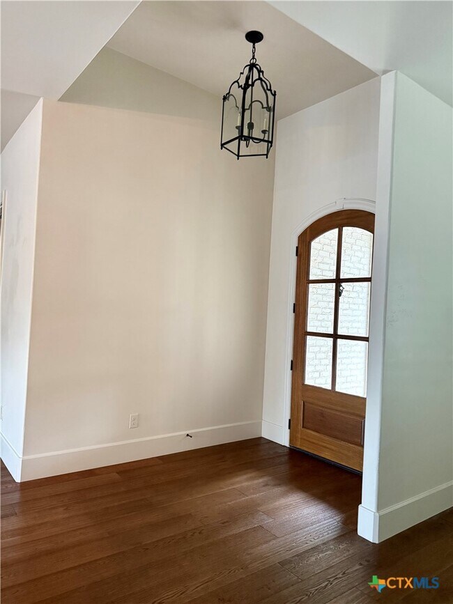 Building Photo - 627 Mission View Ct