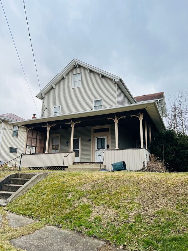 Building Photo - large 2 bedroom 2 story apartment