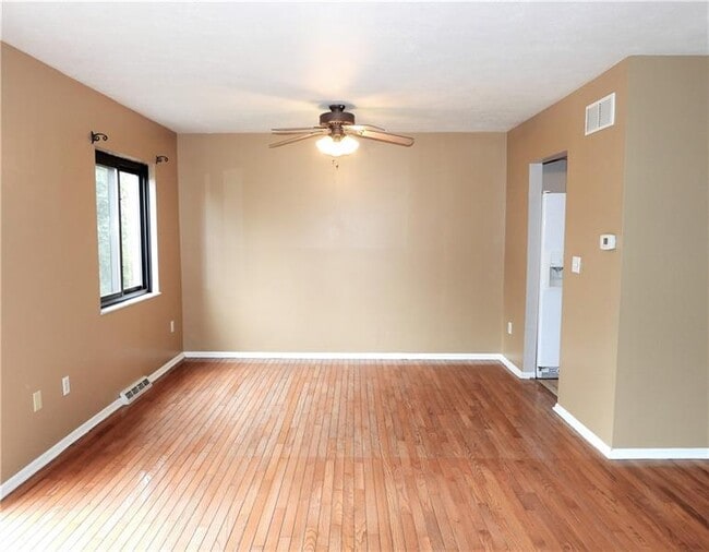 Building Photo - 104 Springwater Ct
