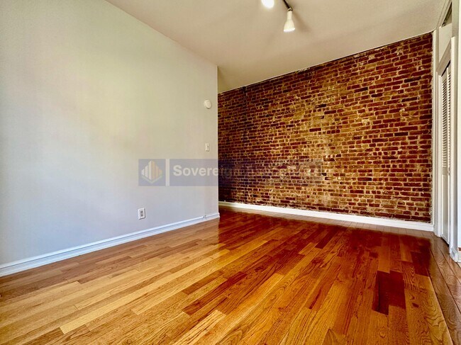 Building Photo - 122 La Salle Street