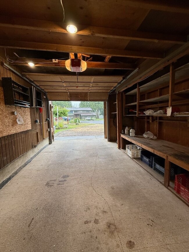 Building Photo - Gorgeous 4 bedroom home on corner lot in B...