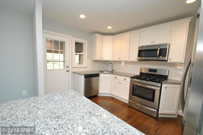 Building Photo - 924 Saint Agnes Ln