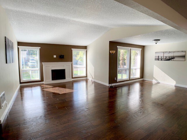 Building Photo - 3 Bedroom/2 Bath Ranch Style Home In Desir...