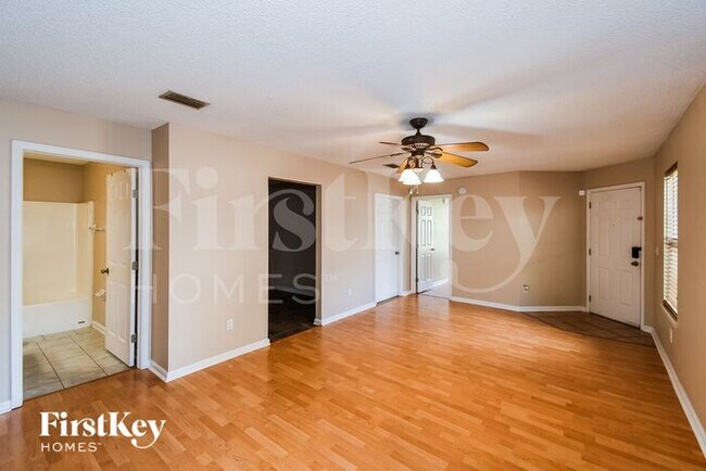 Foto del edificio - 5221 Glen Alan Ct S