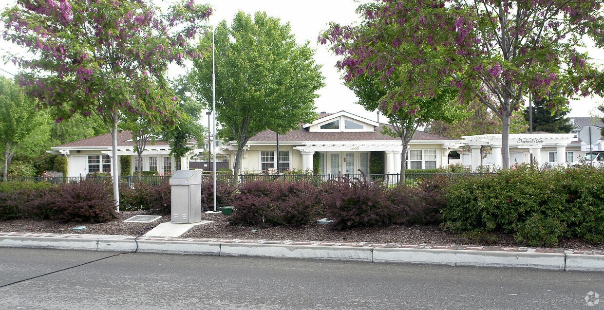 Foto del edificio - 1660 Portola Ave