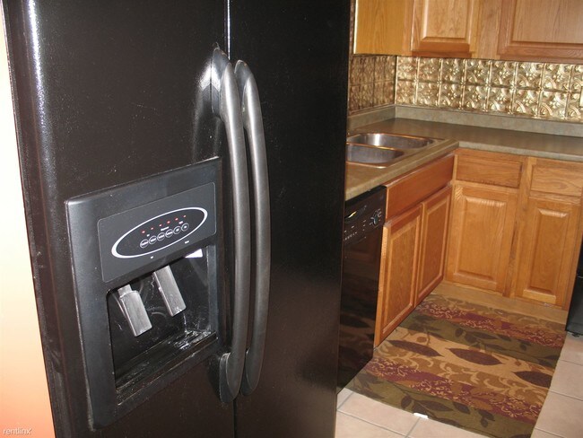 Foto del edificio - 7210 Creekview Dr