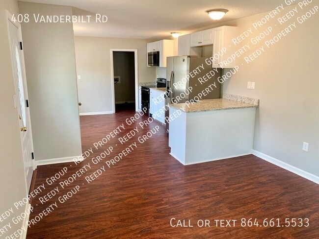 Building Photo - Amazing, newly renovated 3 bed / 1.5 bath ...