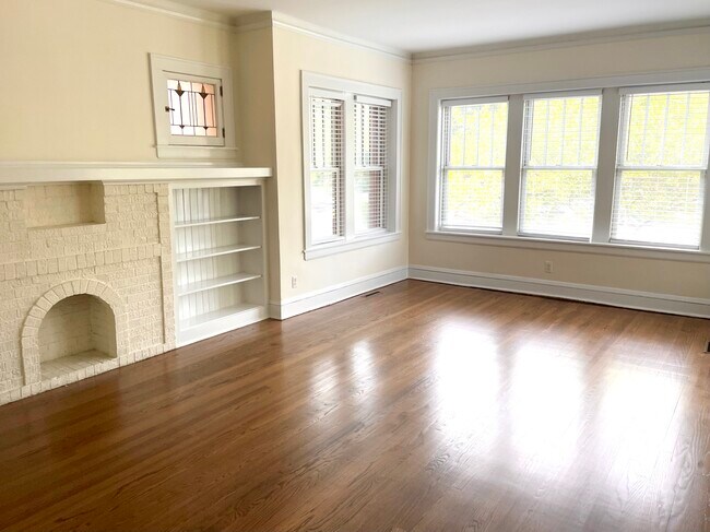 Sala de estar - 2709 W Sunnyside Ave