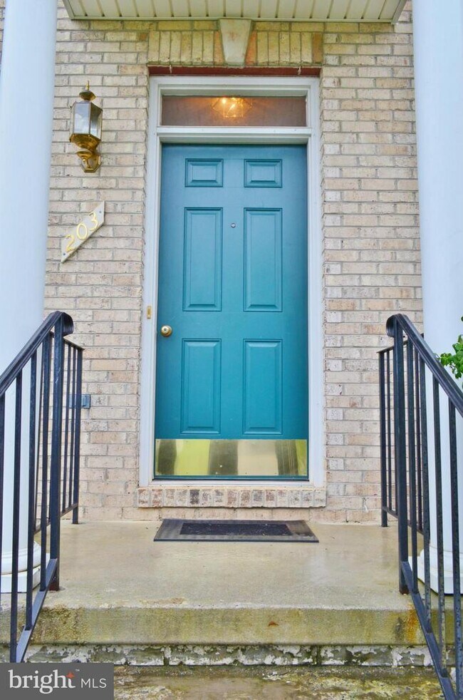 Foto del edificio - 203 Hupps Hill Ct