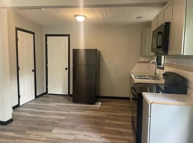 Foto del edificio - 812 Benning Dr