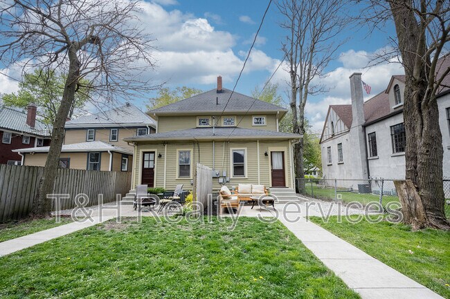 Foto del edificio - 717 Woodruff Pl E Dr