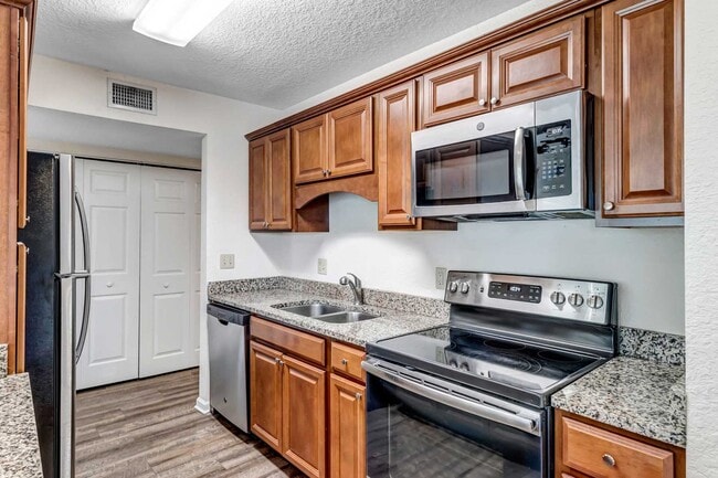 Building Photo - Villas Continental