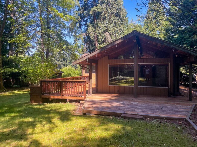 Building Photo - 3Bd/2.5Ba Edmonds Home